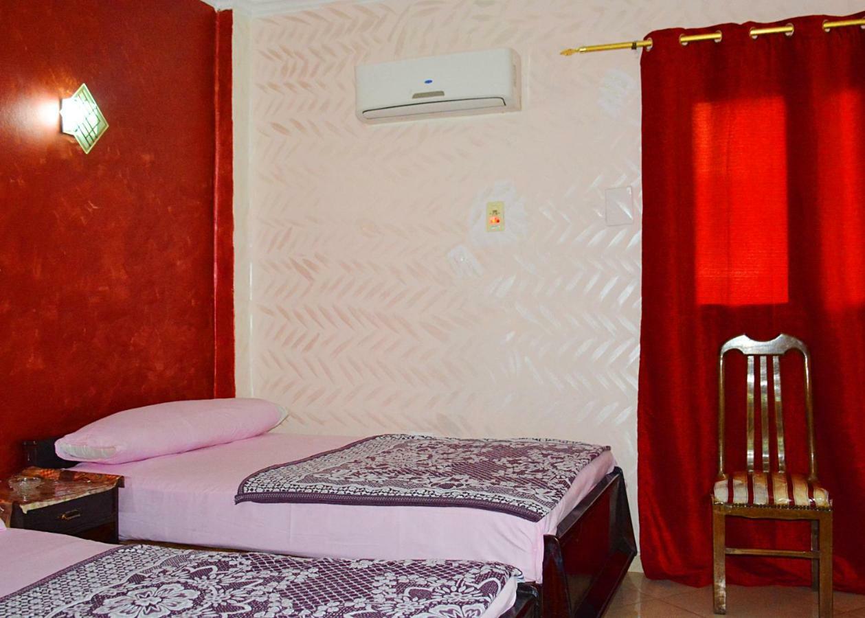 City Hostel *